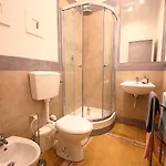 Short Lets Grandi Stazioni Vendégház *