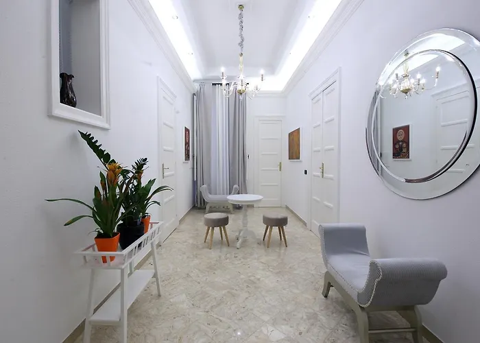 Short Lets Grandi Stazioni Gasthof *